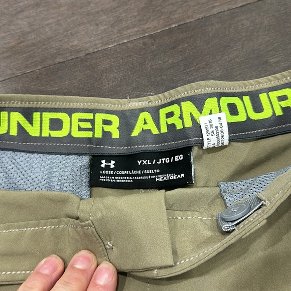 Under Armour boys youth XL YXL long khaki shorts golf - Picture 3 of 4